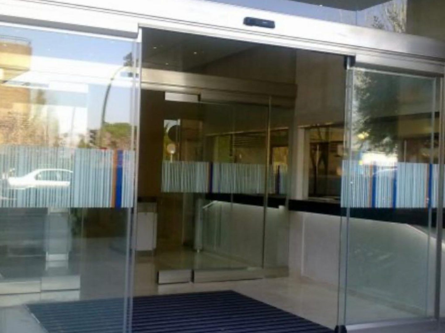 puerta-automatica-cristal-peatonal-3